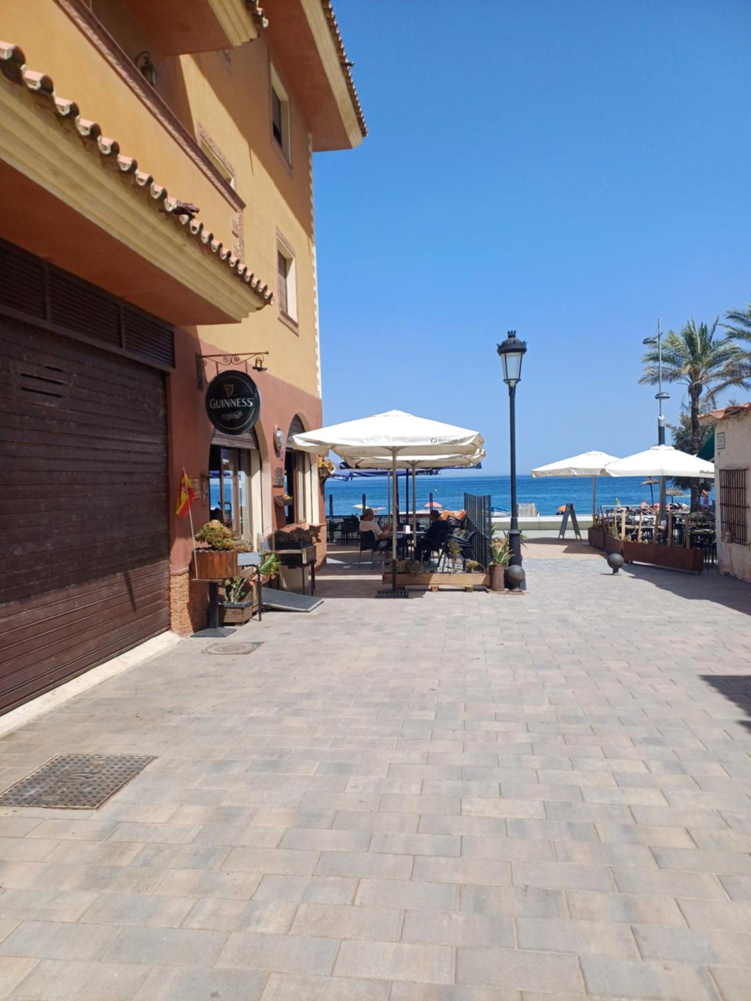 Beautiful Beachfront Newly Renovated 2 Bedroom Apartment With Swimming Pool And Garden San Luis de Sabinillas Exterior foto